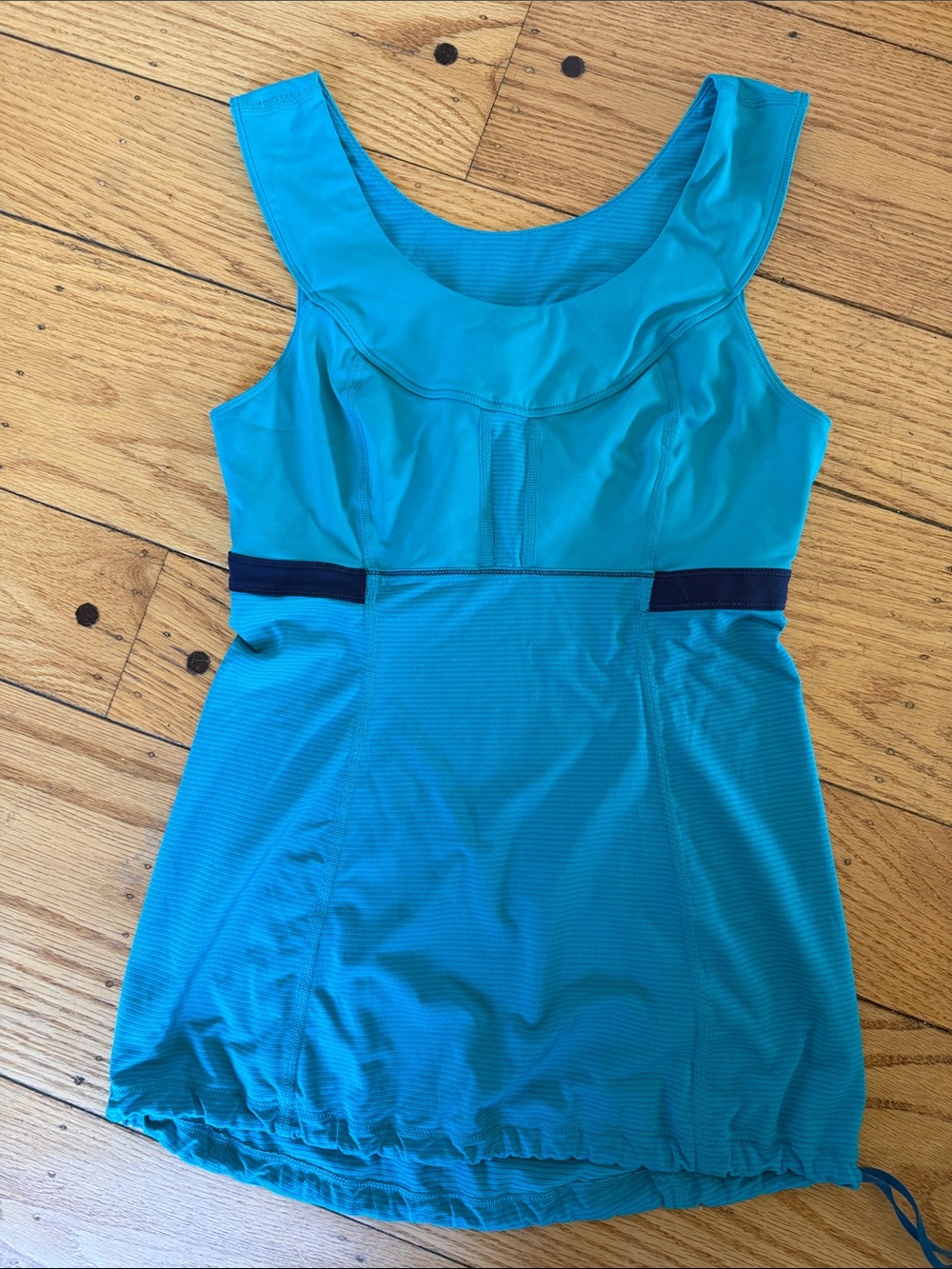 lululemon turquoise tank with navy trim